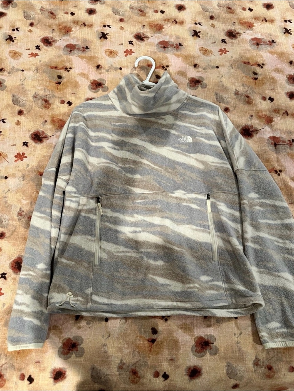 The North Face Women's Light Grey Fleece Pullover